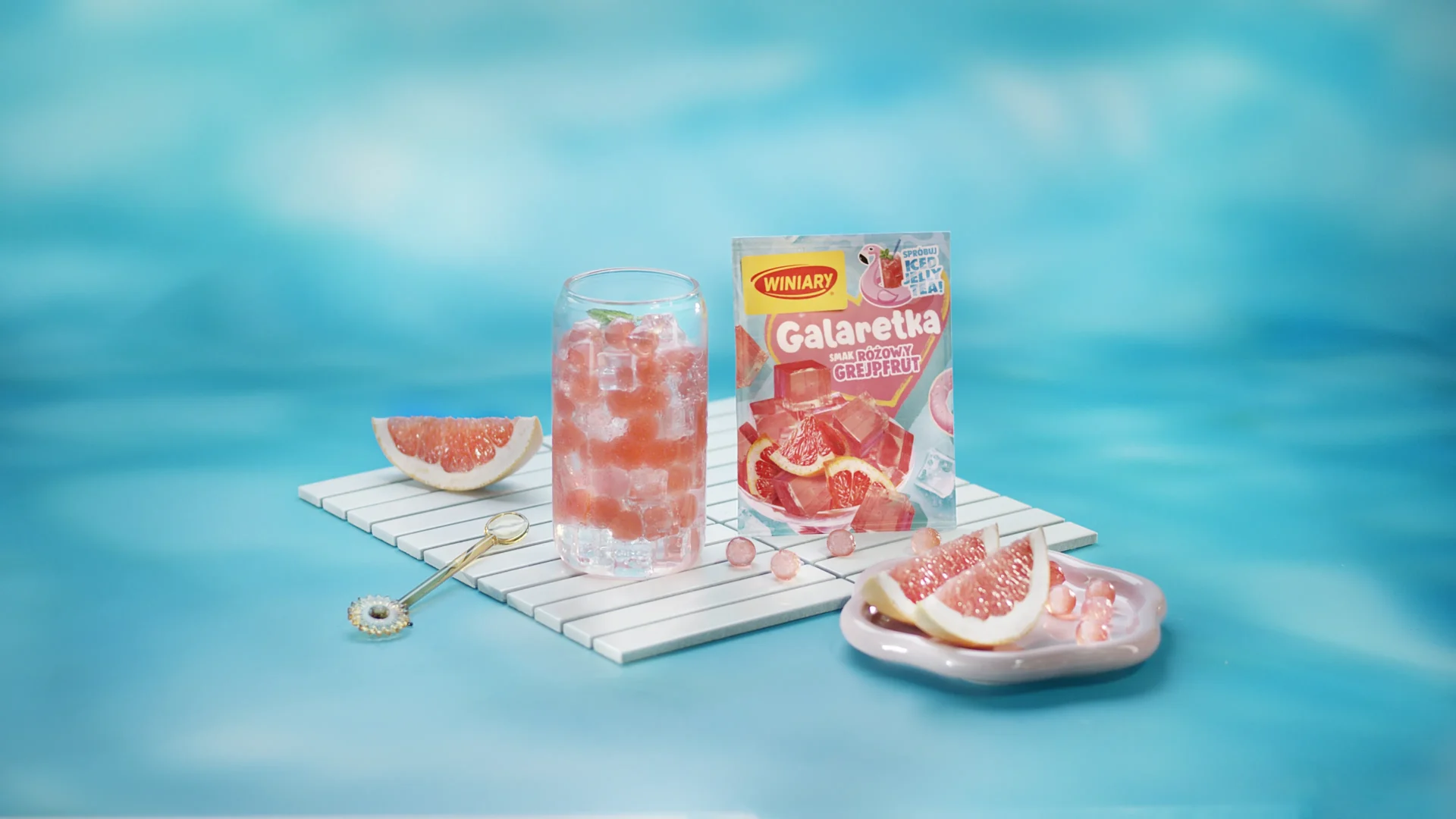 Lato smakuje galaretką – marka WINIARY zaprasza do świata kolorowych deserów i Iced Jelly Tea!