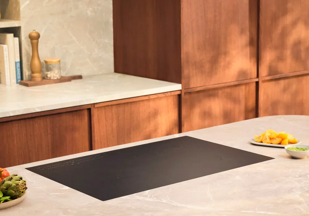 Matowa płyta indukcyjna Electrolux SaphirMatt® ułatwia utrzymanie estetyki podczas codziennego gotowania